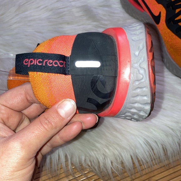 Nike Epic React Flyknit Running Shoes SZ 9 - Picture 5 of 11